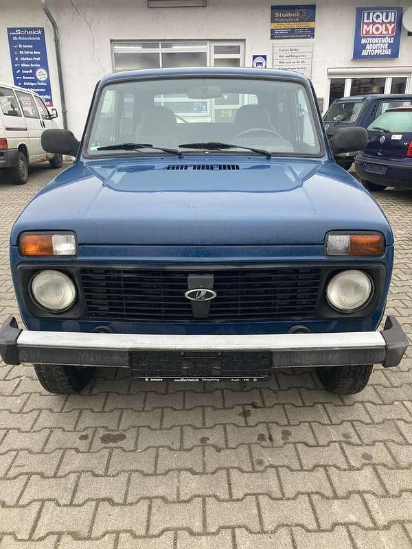 Blau Gebraucht 2010 Lada niva SUV | 5.800 € (Etwas zu teuer) - Bild 1/4