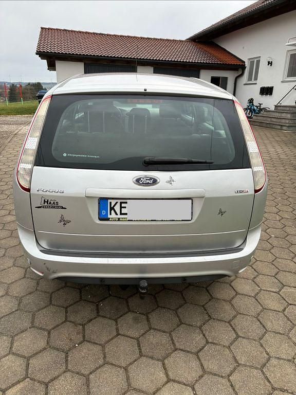 Gebraucht Ford Focus Trend 95 PS (69 kW) 2011 Silber Limousine