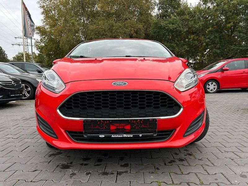 Gebraucht Ford Fiesta Trend 60 PS (44 kW) 2017 Rot Kleinwagen