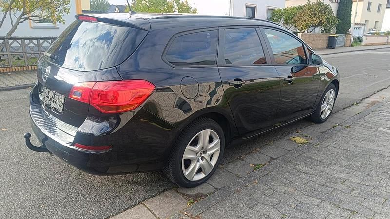 Schwarz Gebraucht 2010 Opel Astra Kombi | 4.500 € (Fairer Preis) - Bild 1/4