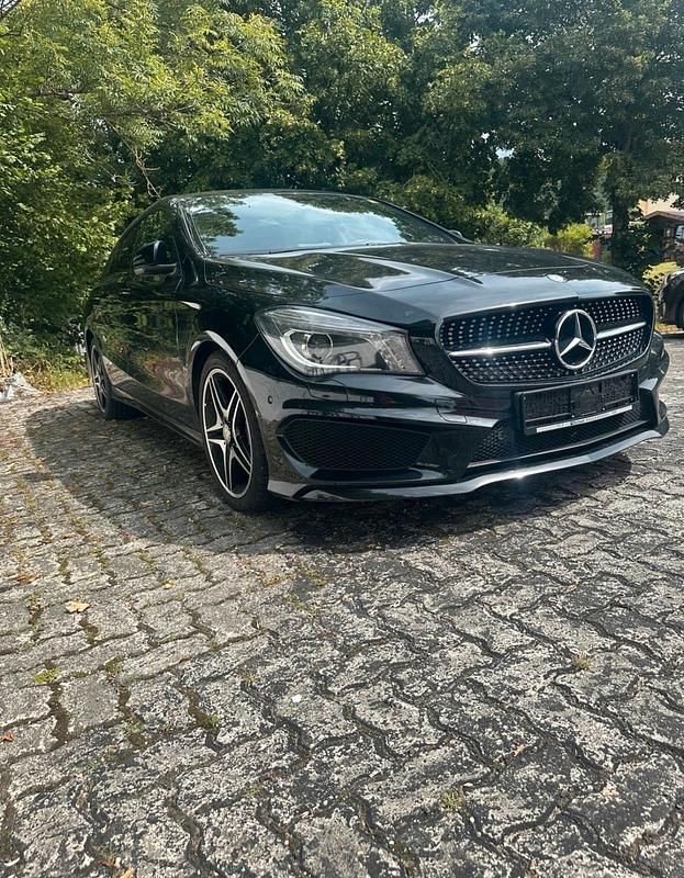 Schwarz Gebraucht 2016 Mercedes CLA220 AMG line Limousine | 17.850 € (Fairer Preis) - Bild 1/4