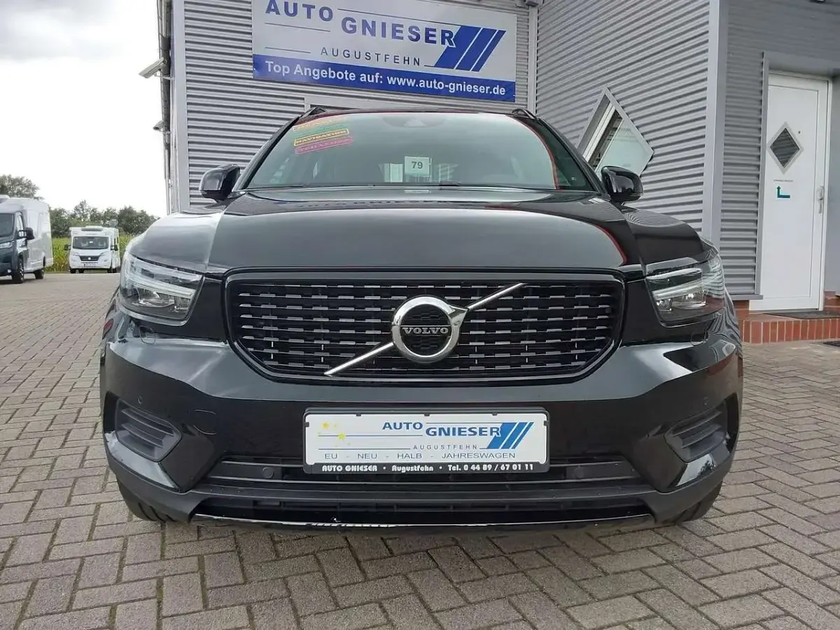 Gebraucht Volvo XC40 R-Design 197 PS (144 kW) 2022 Schwarz metallic SUV