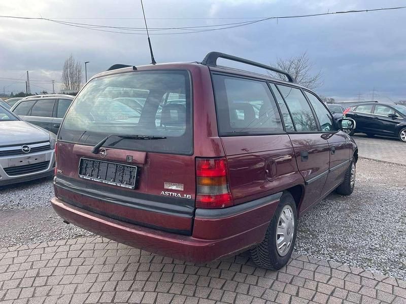 Gebraucht Opel Astra 75 PS (55 kW) 1997 Rot Kombi