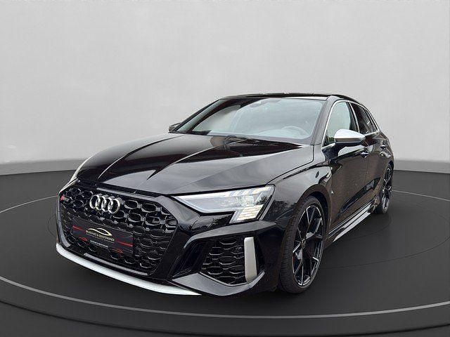 Mythosschwarz (schwarz) Gebraucht 2024 Audi RS3 Sportback Ambiente Kleinwagen | 59.810 € (Guter Preis) - Bild 1/4