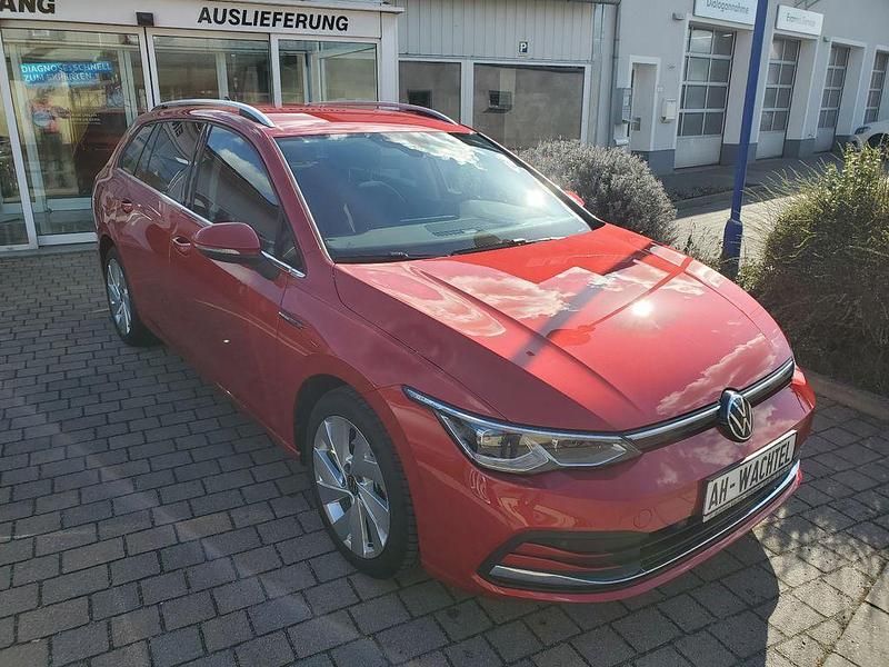 Gebraucht VW Golf VIII Style 131 PS (96 kW) 2022 Rot Limousine