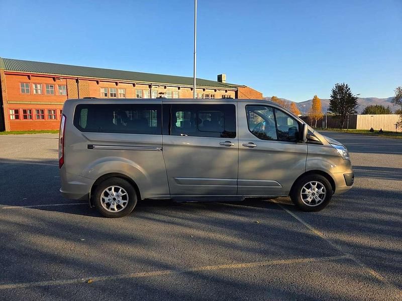 Gebraucht Ford Tourneo Titanium 125 PS (91 kW) 2013 Grau Van / Kleinbus