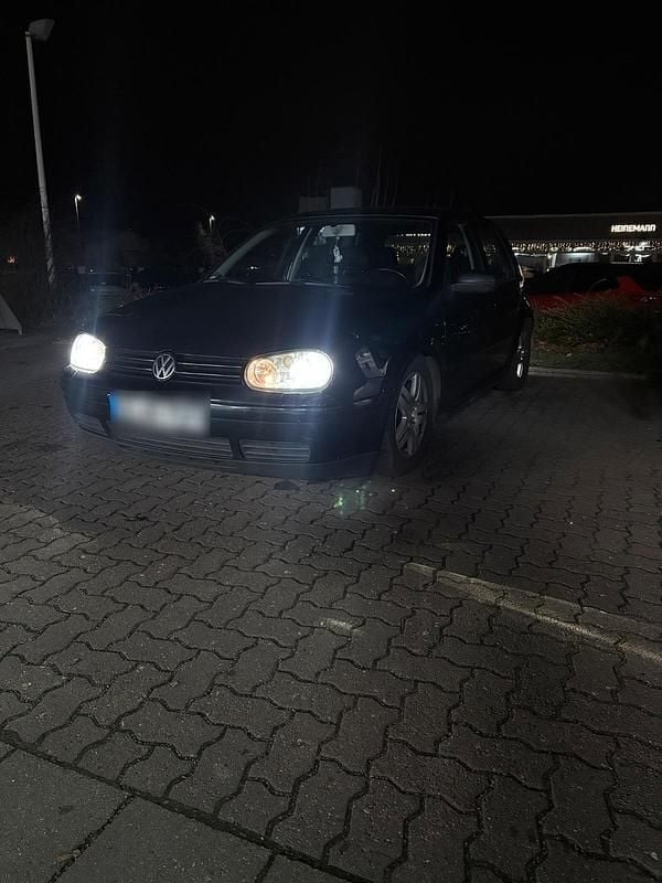 Blau Gebraucht 2000 VW Golf IV Kleinwagen | 2.800 € (Etwas zu teuer) - Bild 1/4