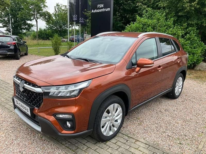 Braun Neu 2025 Suzuki SX4 S-Cross Comfort SUV | 29.240 € (Fairer Preis) - Bild 1/4