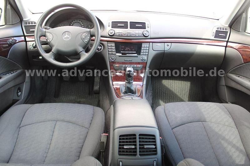 Gebraucht Mercedes E200 122 PS (89 kW) 2006 Grau Limousine