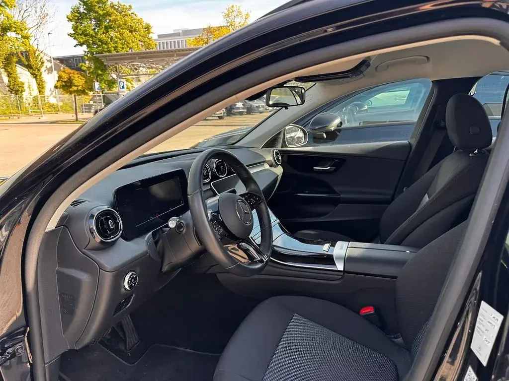 Gebraucht Mercedes C220 199 PS (146 kW) 2023 Schwarz Limousine