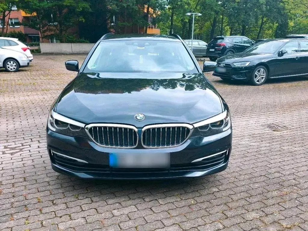 Gebraucht BMW 520 Luxury Line 190 PS (139 kW) 2019 Grau Kombi