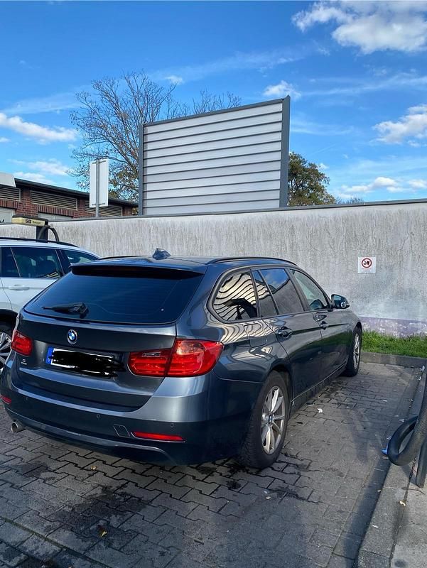 Gebraucht BMW 318 141 PS (103 kW) 2014 Grau Kombi