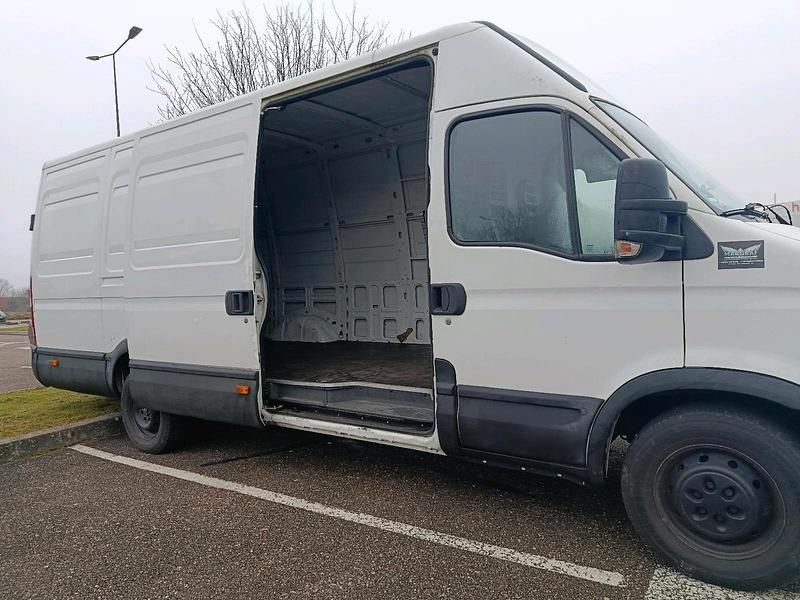 Gebraucht Iveco Daily 126 PS (92 kW) 2013 Weiß Van / Kleinbus