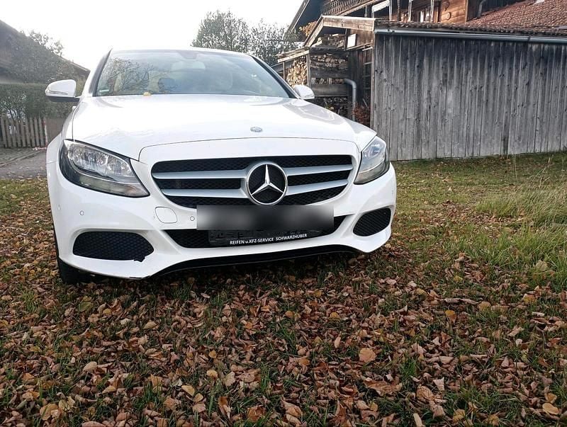 Gebraucht Mercedes C180 Exclusive 156 PS (114 kW) 2014 Weiß Limousine