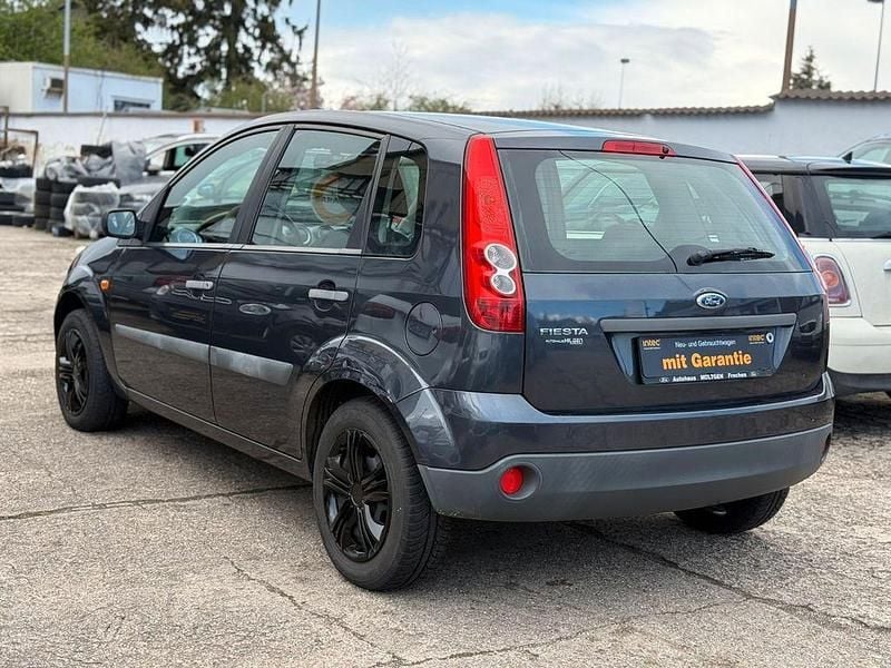 Gebraucht Ford Fiesta Basis 69 PS (50 kW) 2006 Grau Kleinwagen