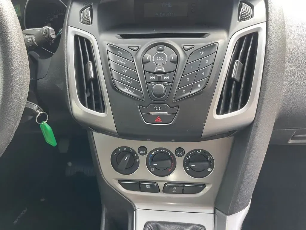 Gebraucht Ford Focus Trend 125 PS (91 kW) 2014 Schwarz Limousine