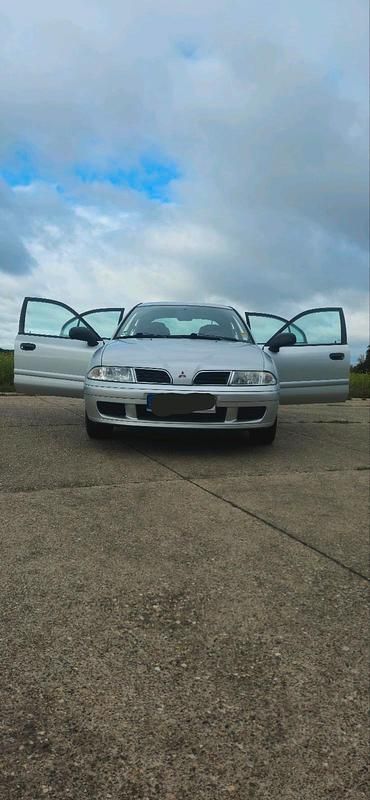 Gebraucht Mitsubishi Carisma 122 PS (89 kW) 2001 Silber Limousine