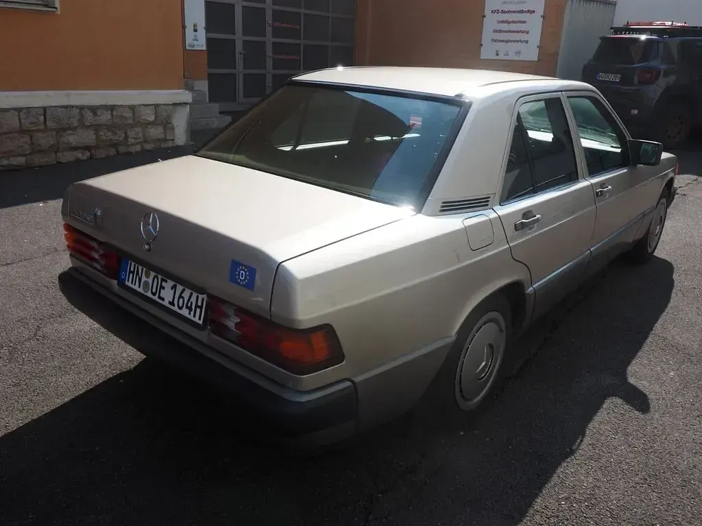 Gebraucht Mercedes 190 118 PS (86 kW) 1989 Grau Limousine