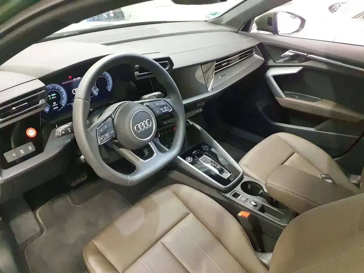 Gebraucht Audi A3 150 PS (110 kW) 2025 Grün Limousine