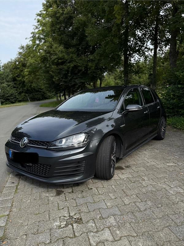 Grau Gebraucht 2015 VW Golf VII Limousine | 13.500 € (Teuer) - Bild 1/4