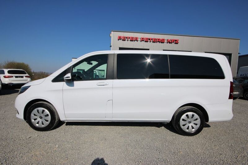 Weiß Gebraucht 2019 Mercedes V200 Van / Kleinbus | 26.990 € (Fairer Preis) - Bild 1/4