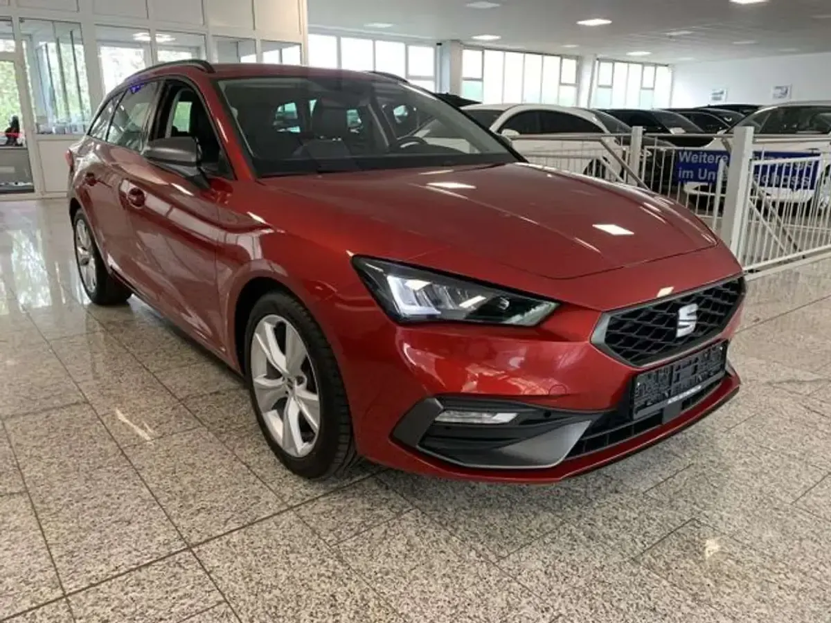 Używany Seat Leon Beats 150 KM (110 kW) 2022 Czerwony Kombi