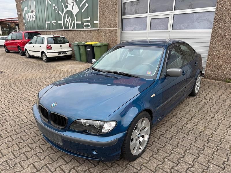 Używany BMW 325 192 KM (141 kW) 2002 Niebieski Sedan/Limuzyna
