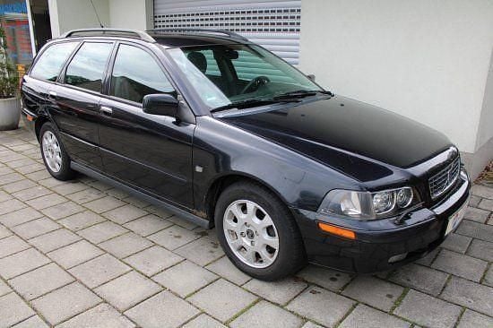 Dunkelschwarz Gebraucht 2004 Volvo V40 Comfort Kombi | 750 € (Guter Preis) - Bild 1/4