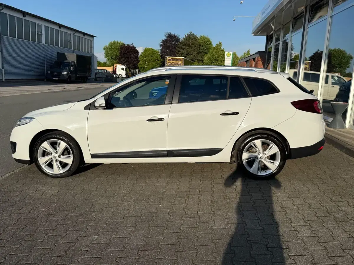 Gebraucht Renault Mégane GrandTour Expression 110 PS (80 kW) 2012 Weiß Kombi