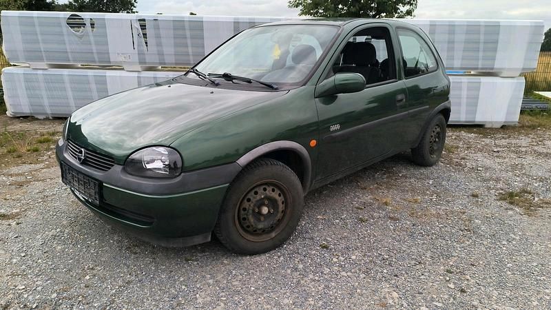 Grün Gebraucht 2000 Opel Corsa Edition Kleinwagen | 950 € (Fairer Preis) - Bild 1/4