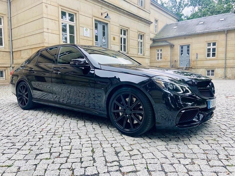 Schwarz Gebraucht 2013 Mercedes E63 AMG AMG Limousine | 39.000 € - Bild 1/4