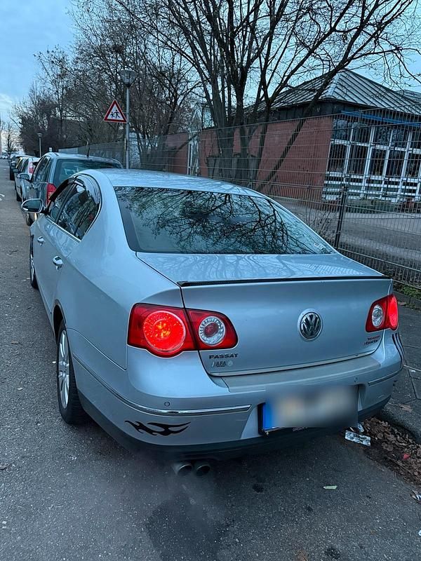 Grau Gebraucht 2006 VW Passat Limousine | 2.900 € - Bild 1/4