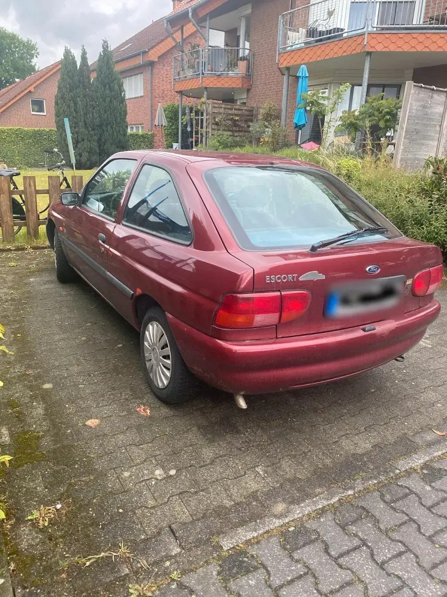 Gebraucht Ford Escort 75 PS (55 kW) 1997 Limousine
