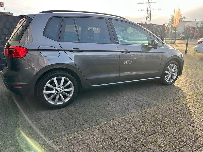 Gebraucht VW Golf Sportsvan Sound 116 PS (85 kW) 2017 Grau Van / Kleinbus