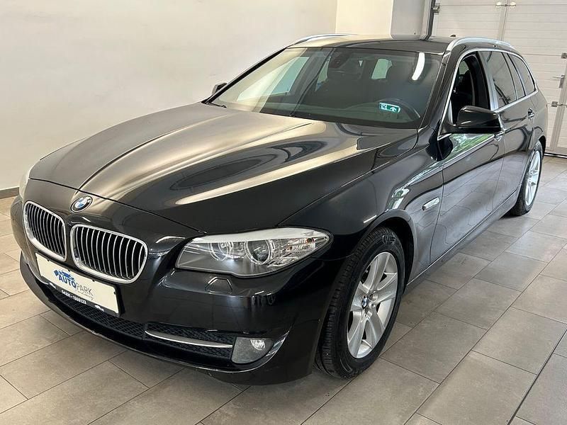 Schwarz Gebraucht 2011 BMW 520 Sport Line Kombi | 8.980 € (Etwas zu teuer) - Bild 1/4