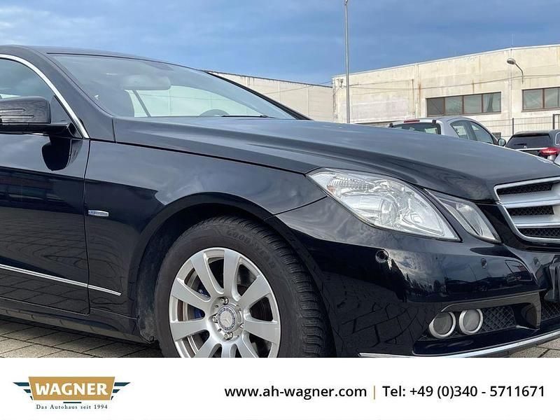 Schwarz Gebraucht 2010 Mercedes E250 Coupé | 7.500 € (Superpreis) - Bild 1/4