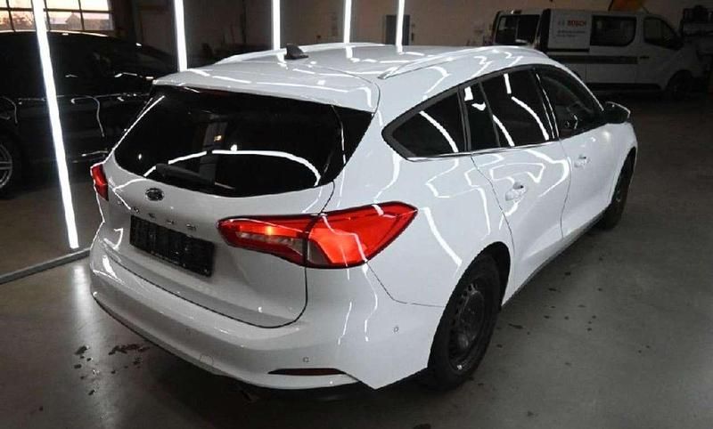 Gebraucht Ford Focus Cool & Connect 120 PS (88 kW) 2020 Frozen white Kombi