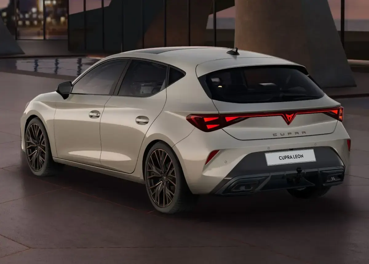Second-hand Cupra Leon 150 CP (110 kW) 2024 Albastru Berlinǎ