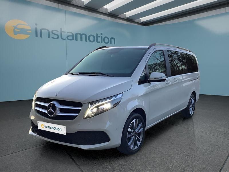 Grau Gebraucht 2024 Mercedes V220 Van / Kleinbus | 57.149 € (Teuer) - Bild 1/4