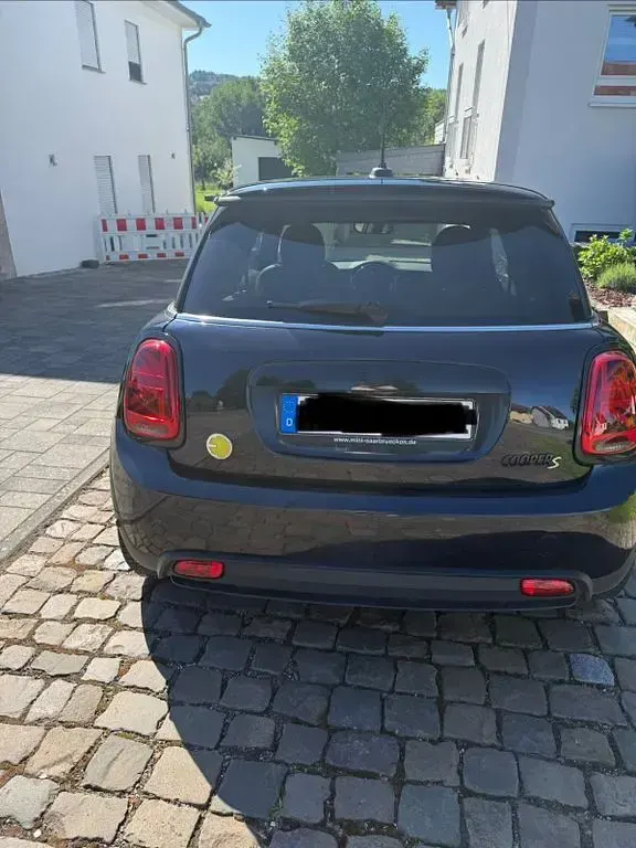 Gebraucht Mini Cooper SE Classic 135 kW (184 PS) 2023 Schwarz Kleinwagen