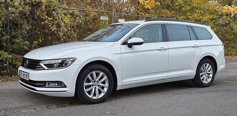 Weiß Gebraucht 2019 VW Passat Comfortline Kombi | 16.490 € (Guter Preis) - Bild 1/4