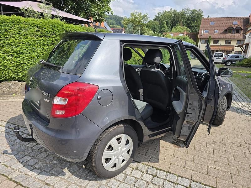 Gebraucht Skoda Fabia 70 PS (51 kW) 2012 Grau Limousine