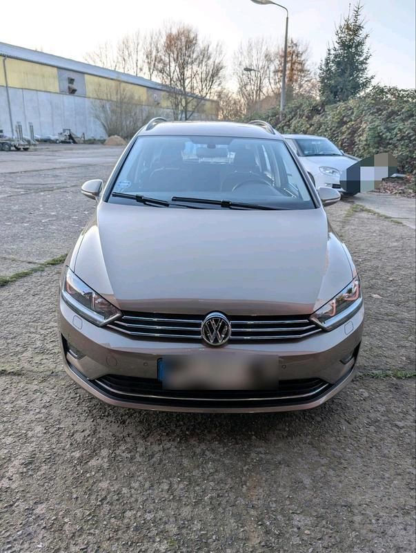 Gebraucht VW Golf VII Highline 125 PS (91 kW) 2016 Gold Limousine