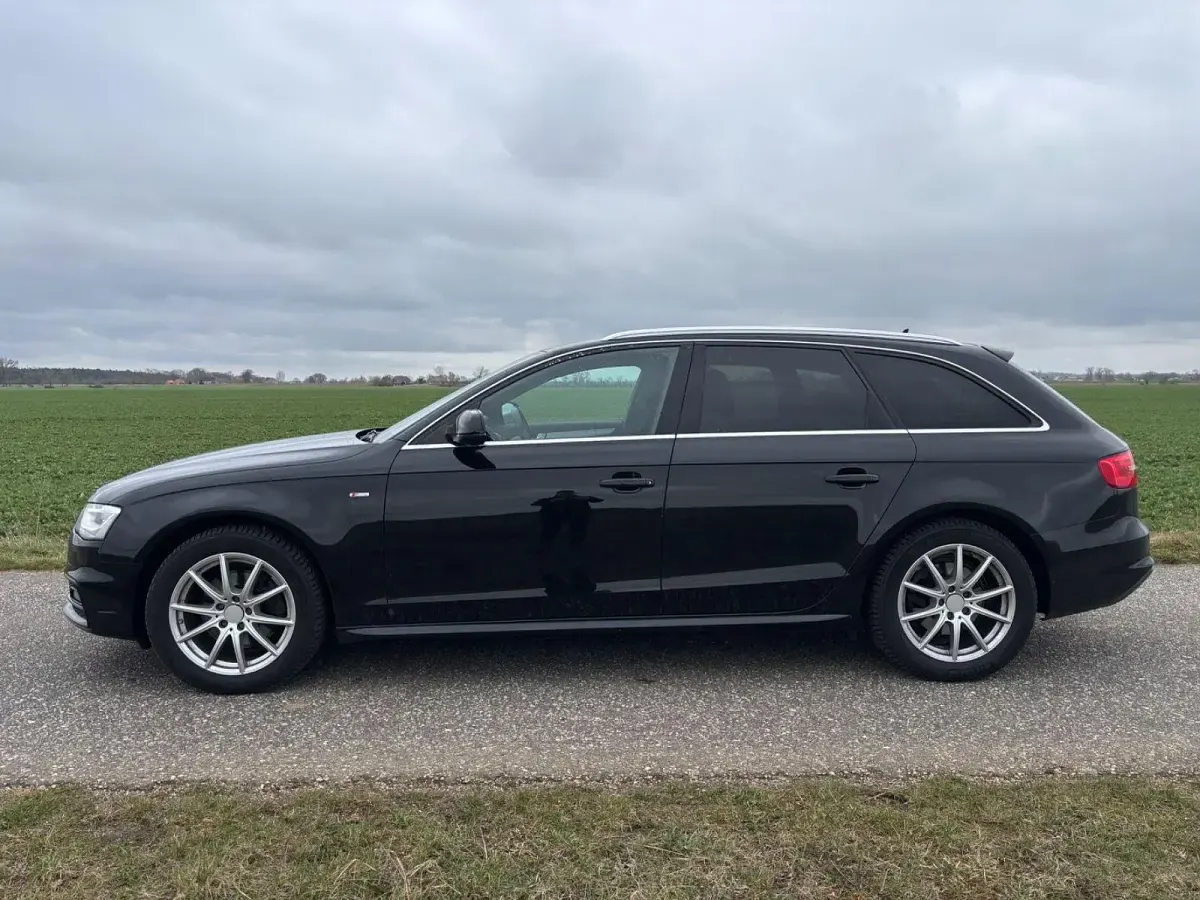 Używany Audi A4 Ambition 150 KM (110 kW) 2015 Czarny Kombi