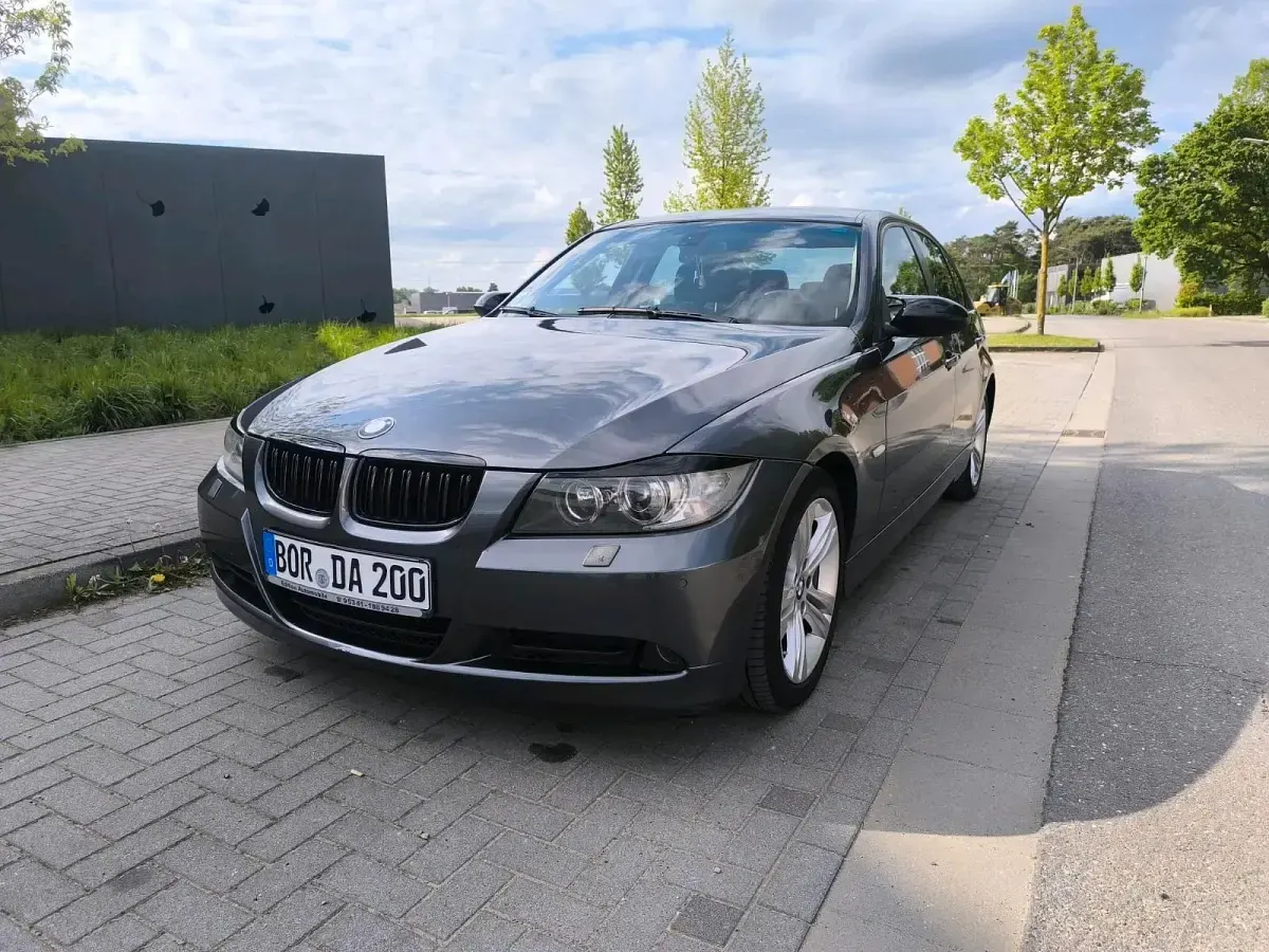 Gebraucht BMW 320 163 PS (119 kW) 2005 Grau Limousine
