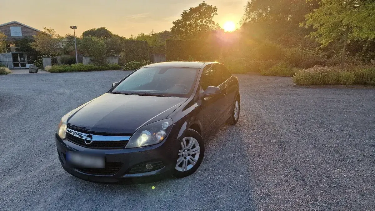 Gebraucht Opel Astra GTC 116 PS (85 kW) 2009 Blau Coupé