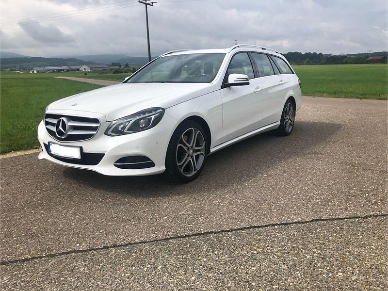 Weiß Gebraucht 2016 Mercedes E250 Avantgarde Kombi | 20.400 € (Guter Preis) - Bild 1/4
