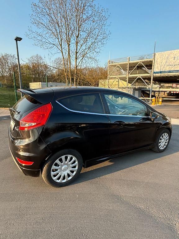 Gebraucht Ford Fiesta Trend 82 PS (60 kW) 2009 Blau Kleinwagen