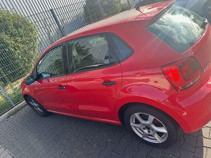 Rot Gebraucht 2011 VW Polo Trendline Limousine | 5.000 € (Fairer Preis) - Bild 1/4