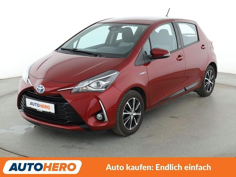 Rot Gebraucht 2018 Toyota Yaris Hybrid Team Limousine | 14.990 € (Fairer Preis) - Bild 1/3